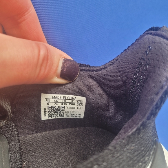 Adidas women's Ultraboost 22 running shoes black and white size 9 - Picture 7 of 7